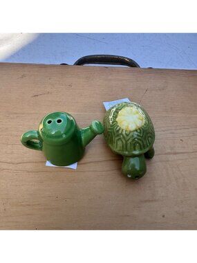 Cracker Barrel Turtle Watering Can Salt Pepper Shakers Set New